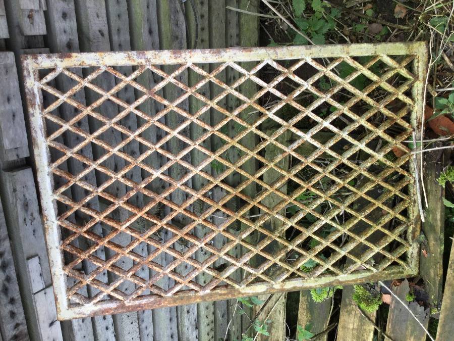 Diamond Victorian Cast Iron Floor Grill